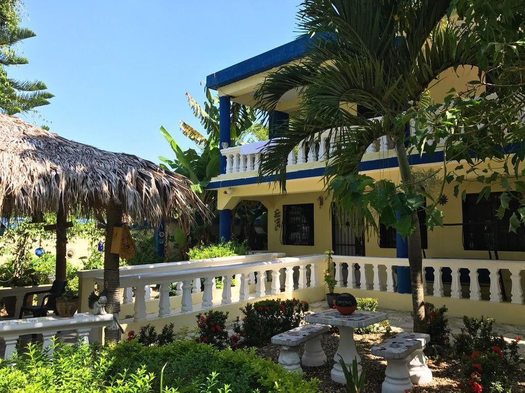 Хостел Sana El Jardin Secreto Сантьяго-де-лос-Кабальерос Экстерьер фото